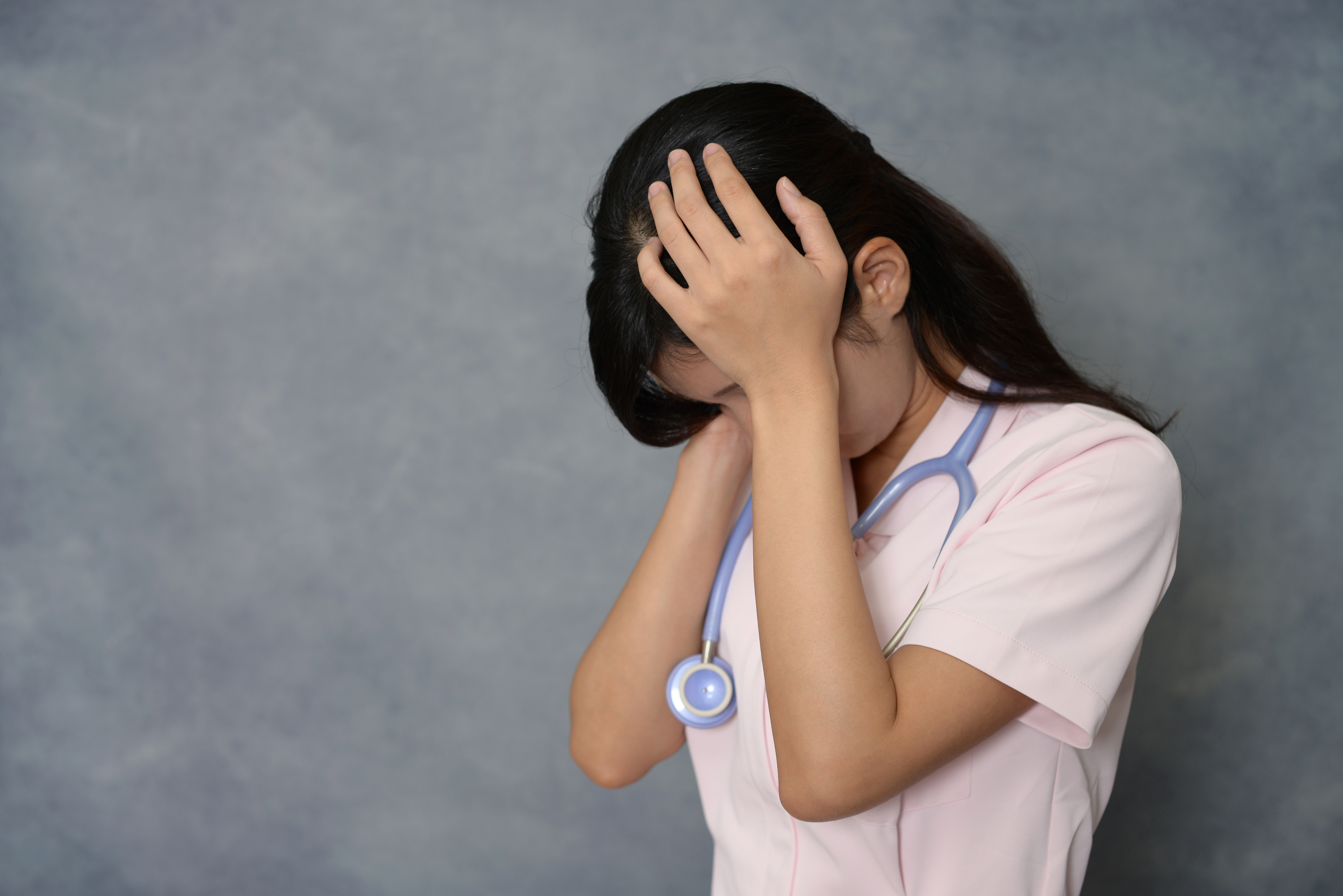 なぜ辞めてしまうのか 看護師の離職率が高い5つの理由とその解決策